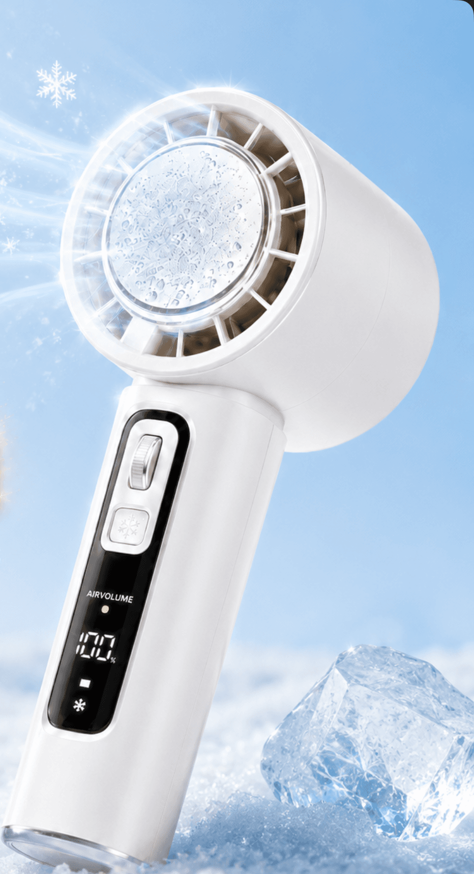 Ventilateur portable rafraîchissant Frozia, en blanc, posé sur la neige